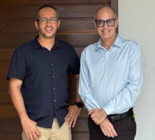 O Presidente e o Vice- Presidente da AMESOLAR; respectivamente, Glauber Ayres Abreu e Francisco Vidigal, anunciam que estão abertas as inscrições e espaços para parcerias e patrocínios no I Fórum de Energias Renováveis do MA